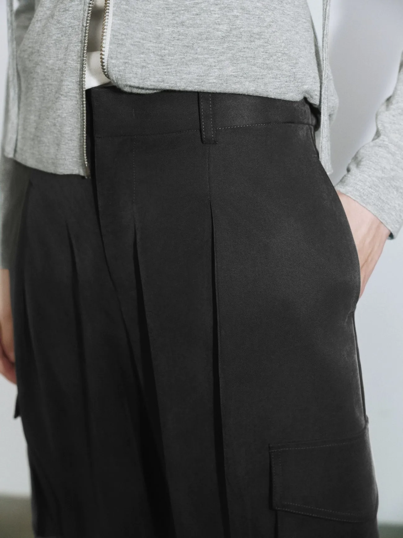 Velvet Barrel Pants sold by Urban Revivo product image thumbnail 3