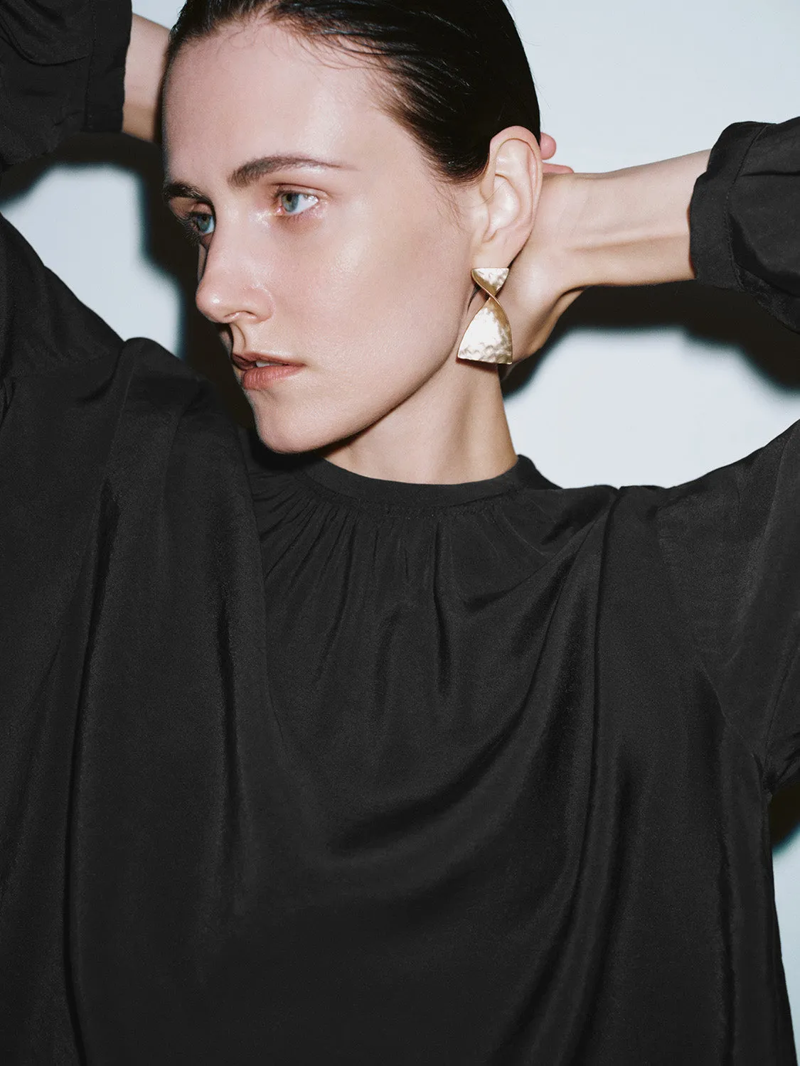 Loose Overhead Shirt sold by Urban Revivo product image thumbnail 5