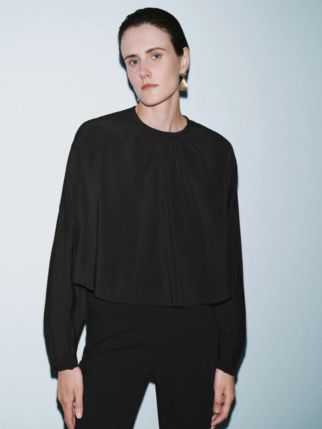 Loose Overhead Shirt sold by Urban Revivo