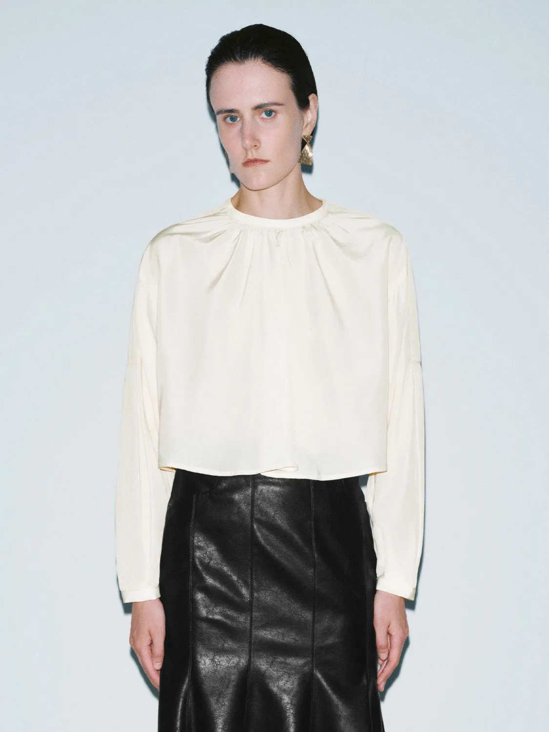 Loose Overhead Shirt sold by Urban Revivo