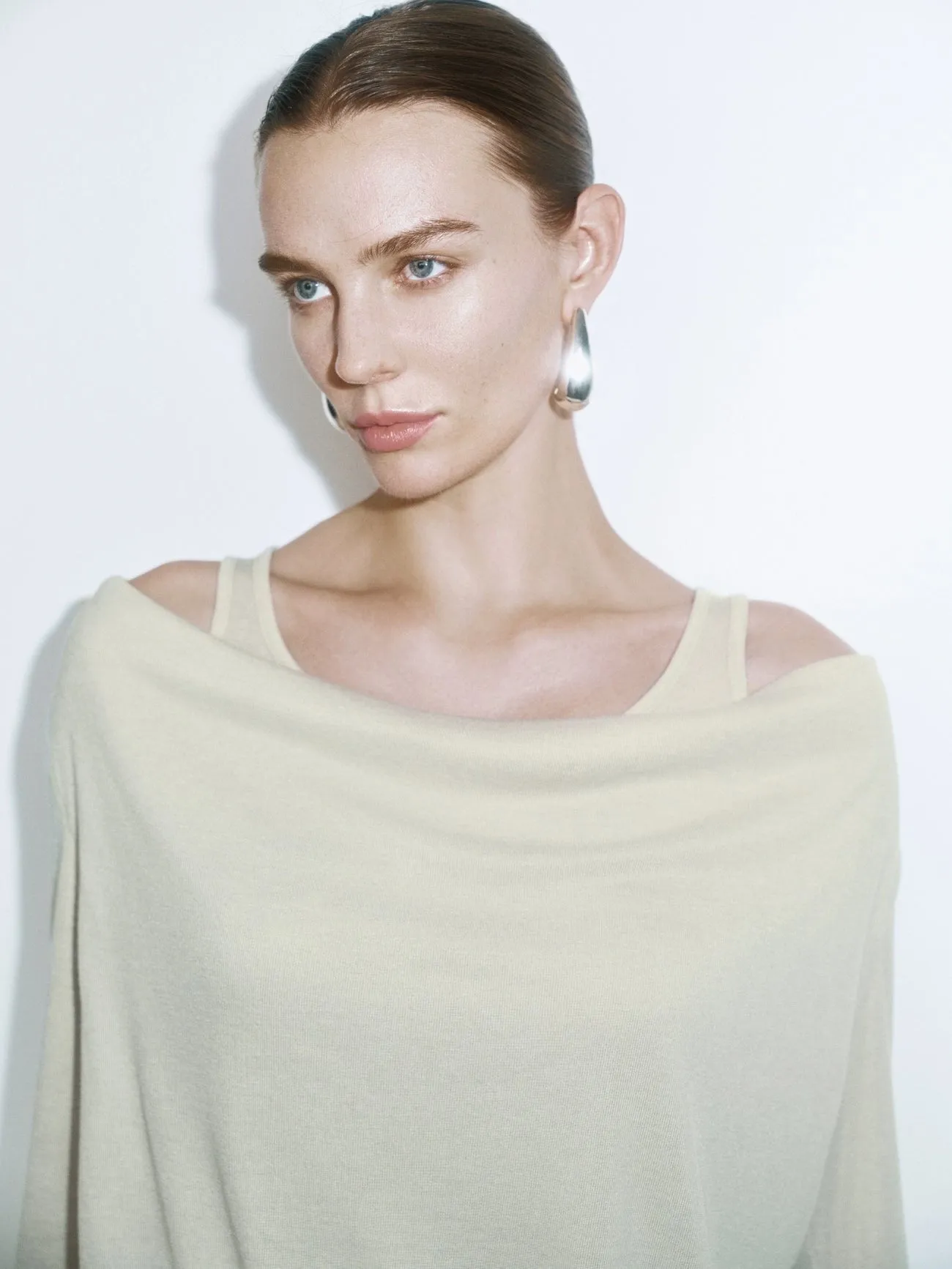 Long Sleeve Loose T-Shirts sold by Urban Revivo product image thumbnail 3