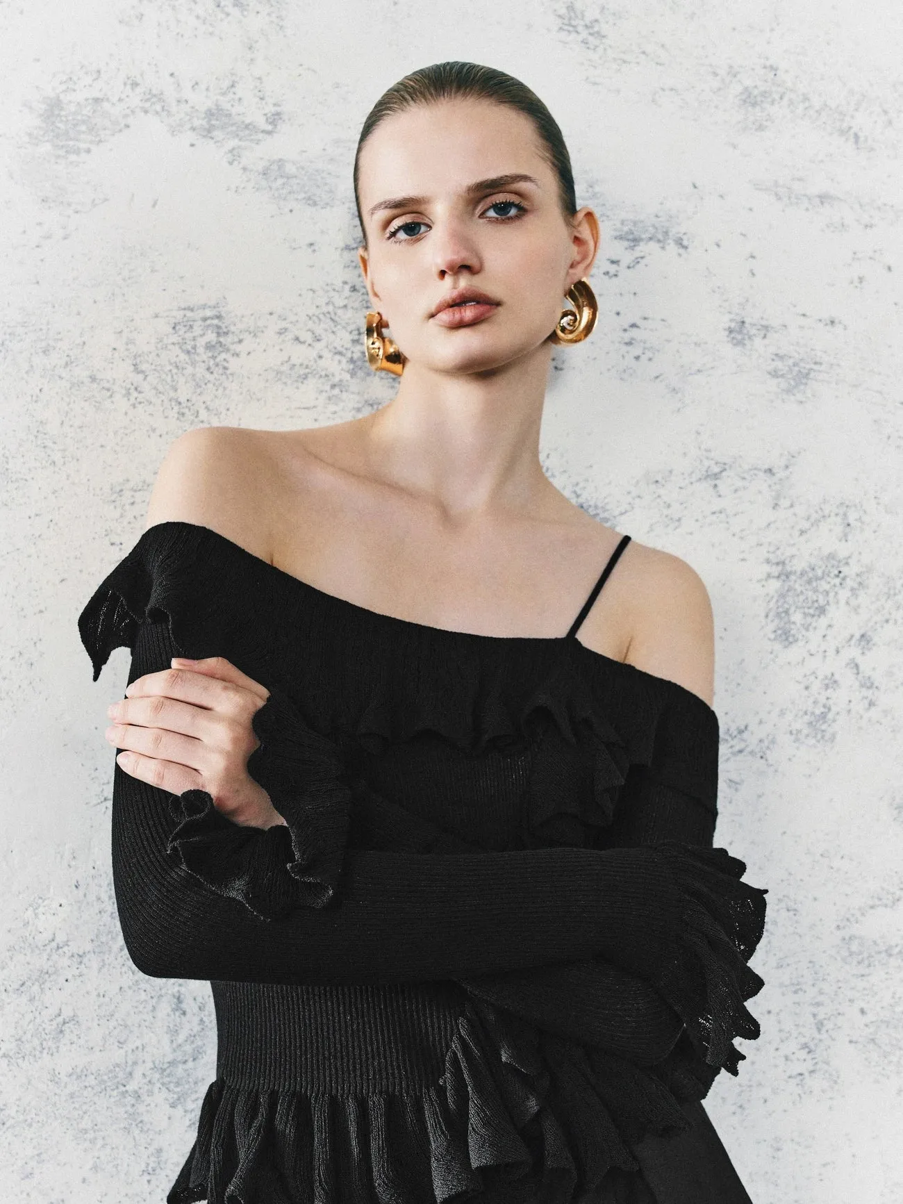 Off Shoulder Knitted T-Shirts sold by Urban Revivo product image thumbnail 3