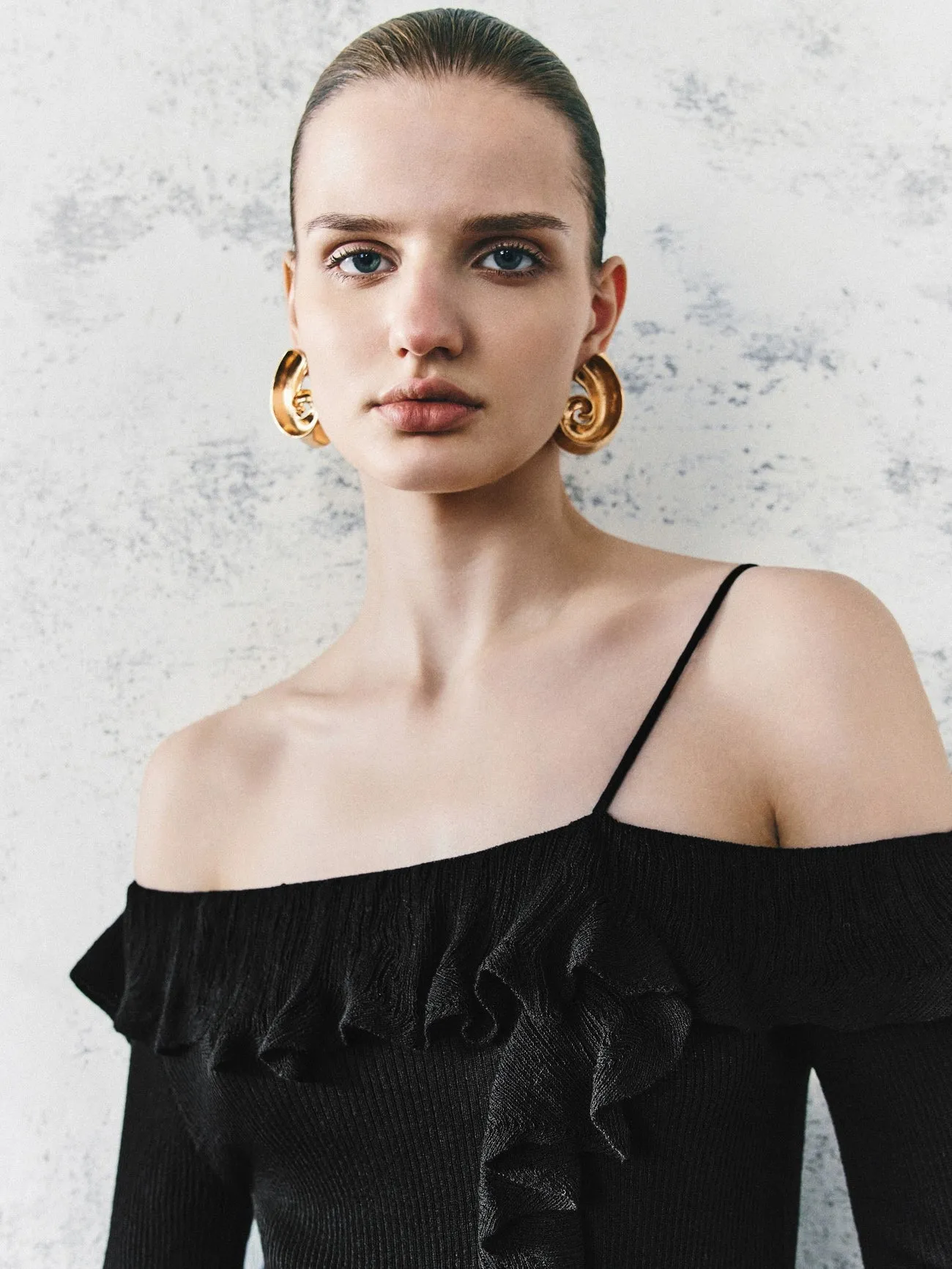 Off Shoulder Knitted T-Shirts sold by Urban Revivo product image thumbnail 4