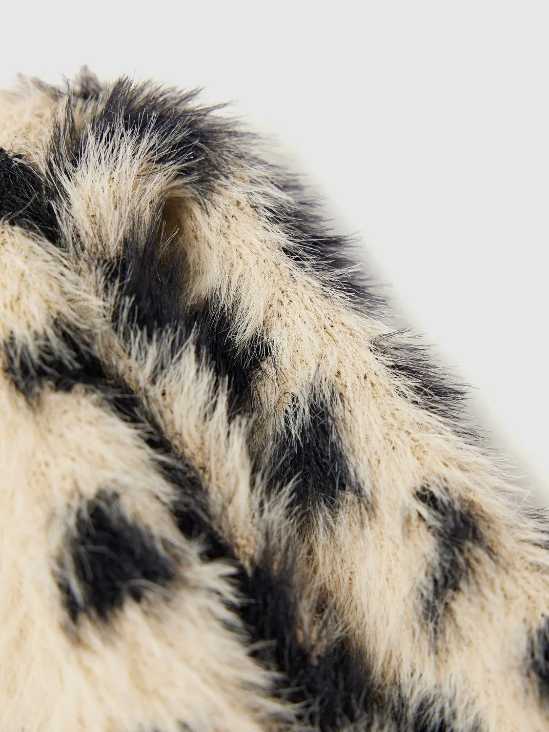 Fluffy Long Scarf sold by Urban Revivo product image thumbnail 5