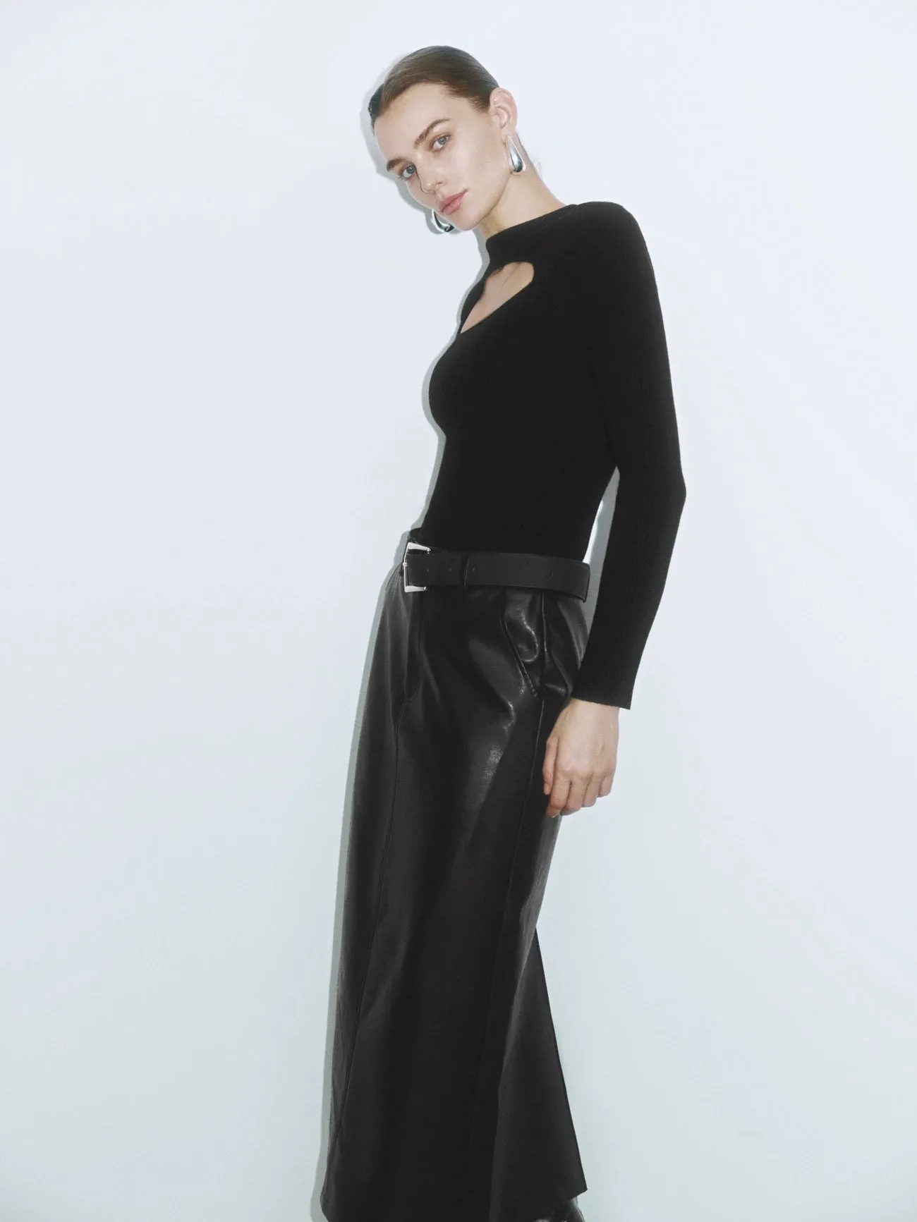 Cut Out Front Knitted T-Shirts sold by Urban Revivo product image thumbnail 2