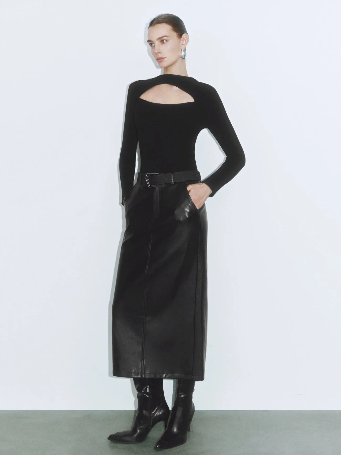 Cut Out Front Knitted T-Shirts sold by Urban Revivo