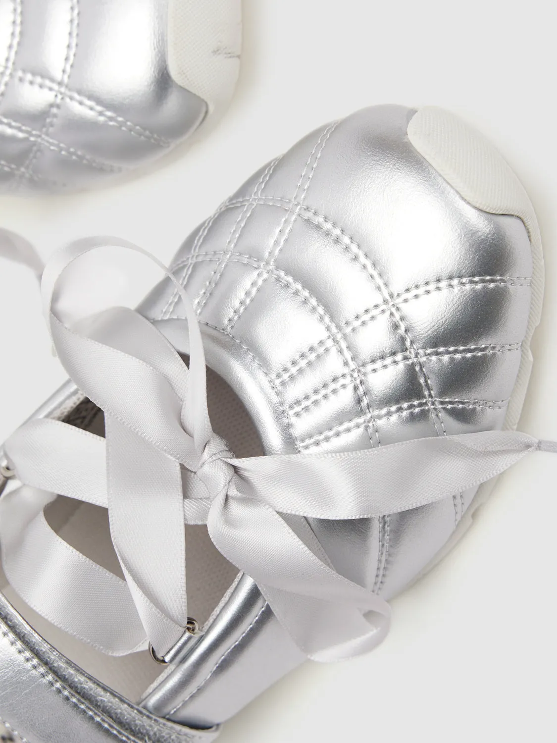 Bow Decor Low-Cut Uppers Pumps sold by Urban Revivo product image thumbnail 5