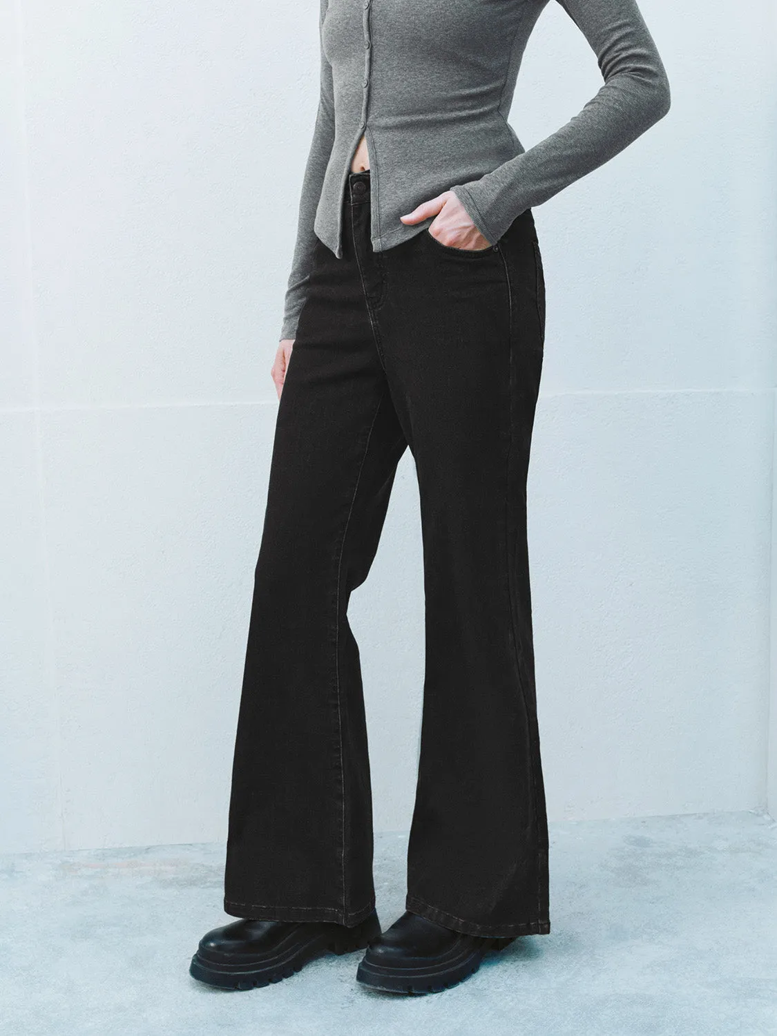 Skinny Flared Jeans sold by Urban Revivo product image thumbnail 3