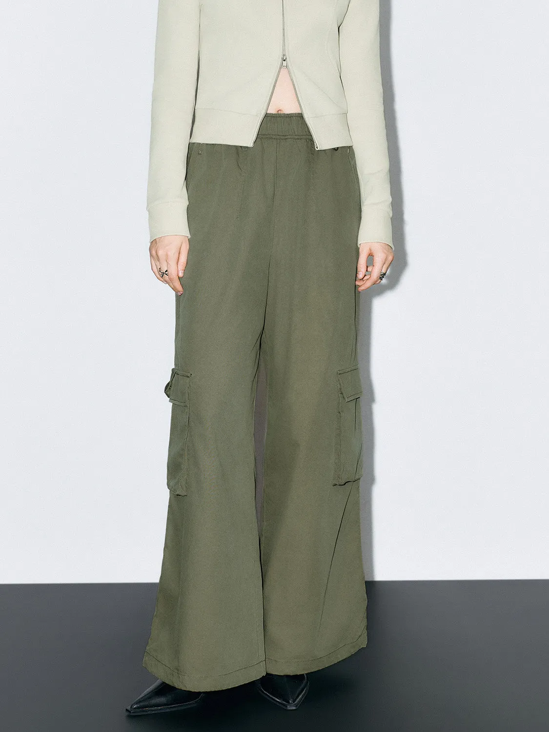 Elastic Flap Pocket Wide-Leg Pants sold by Urban Revivo product image thumbnail 2