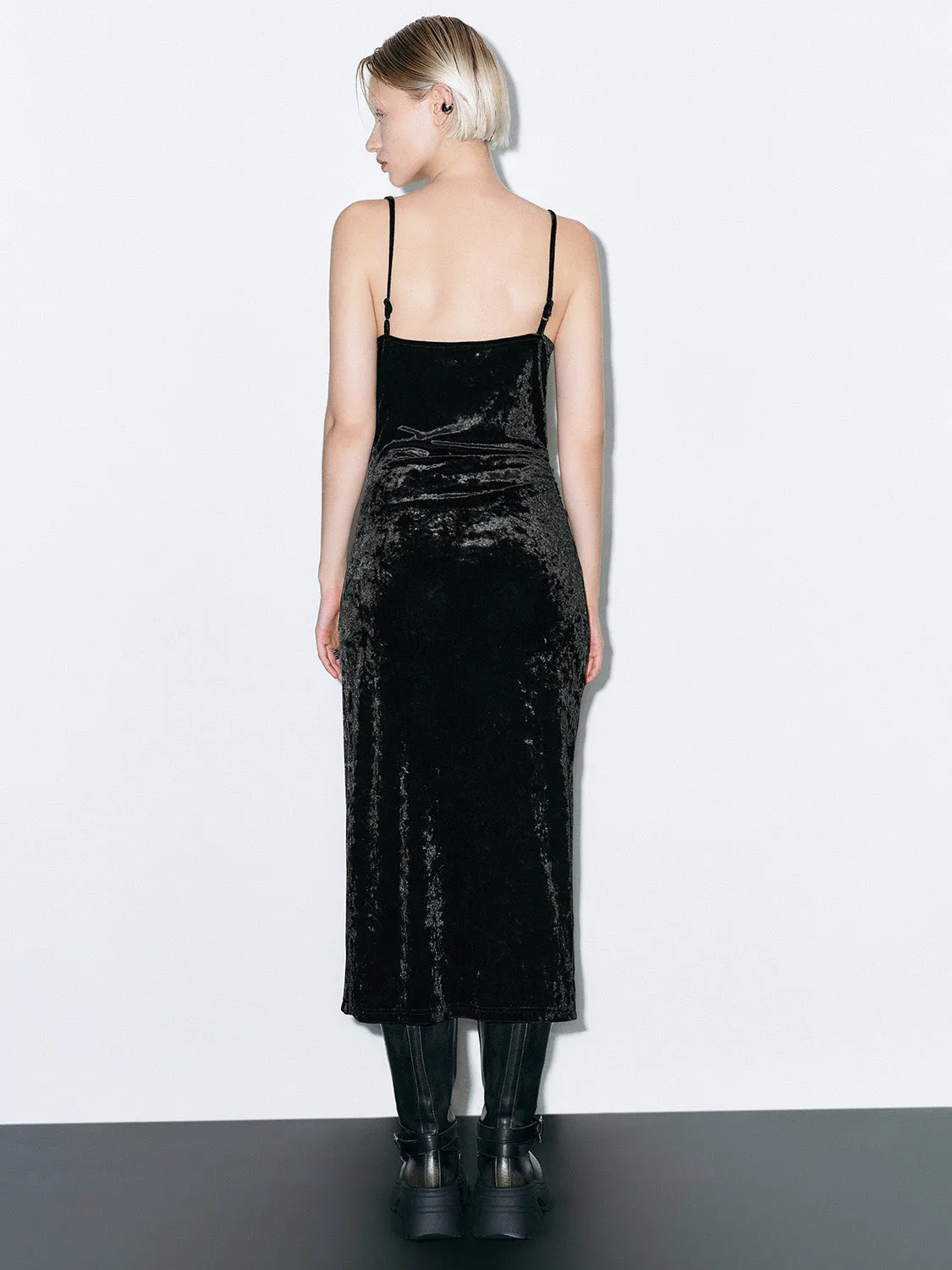 Cami Velvet Skinny-Fit Dresses sold by Urban Revivo product image thumbnail 3