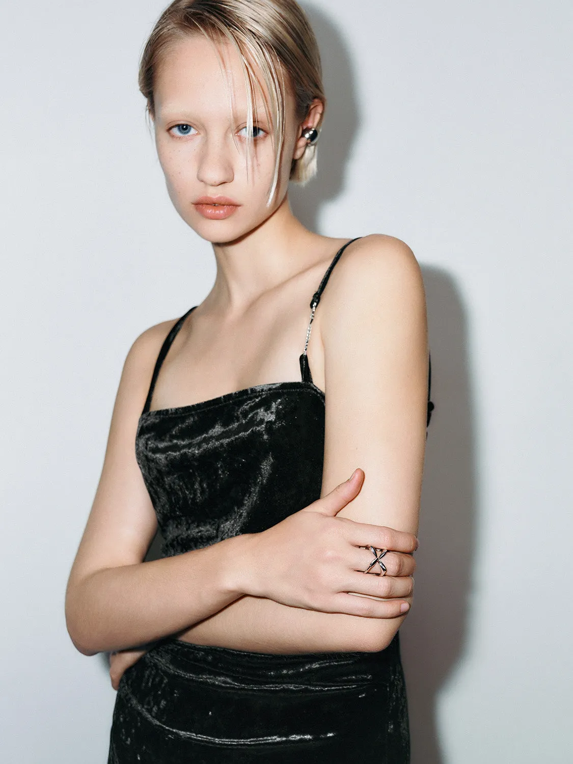 Cami Velvet Skinny-Fit Dresses sold by Urban Revivo product image thumbnail 5