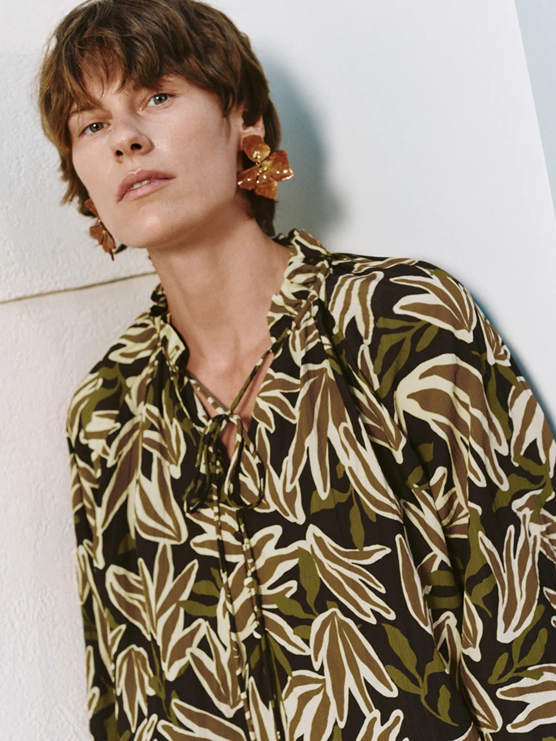 Leaf Printed Loose Overhead Shirts sold by Urban Revivo product image thumbnail 5