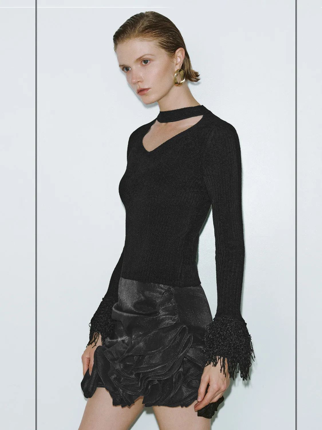 V-Neck Skinny Knitted T-Shirts sold by Urban Revivo product image thumbnail 2