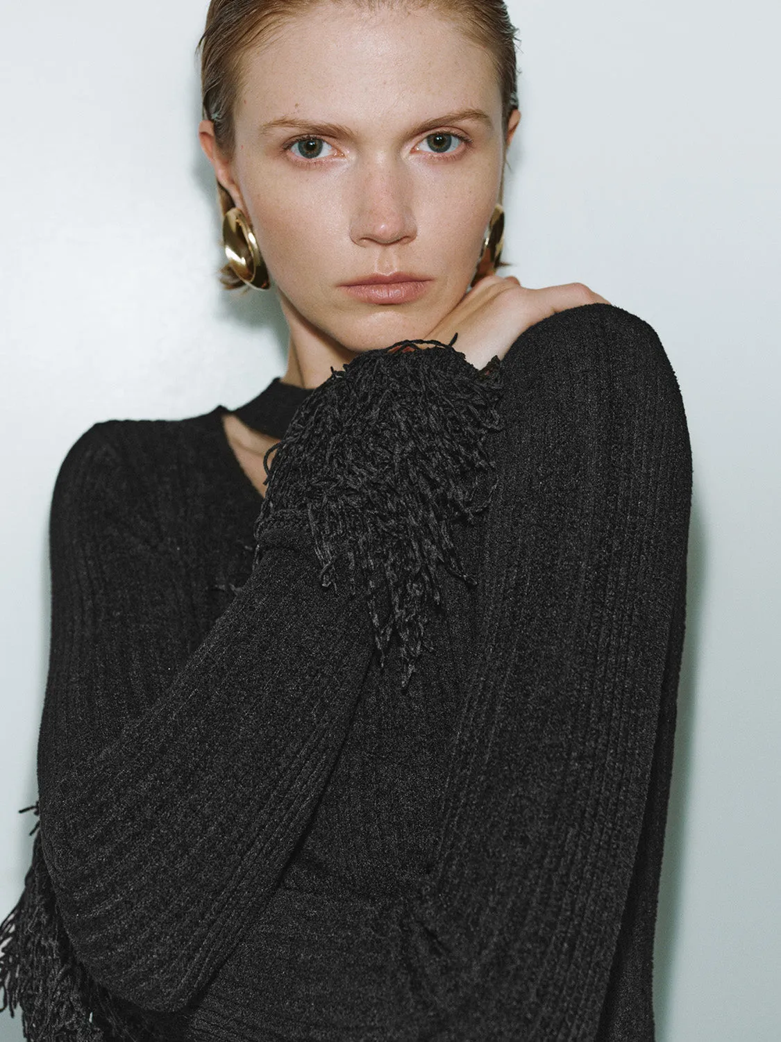 V-Neck Skinny Knitted T-Shirts sold by Urban Revivo product image thumbnail 5