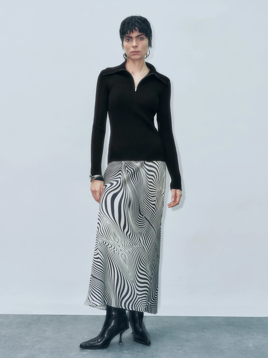 Wide Lapel Knitted T-Shirts sold by Urban Revivo product image thumbnail 4