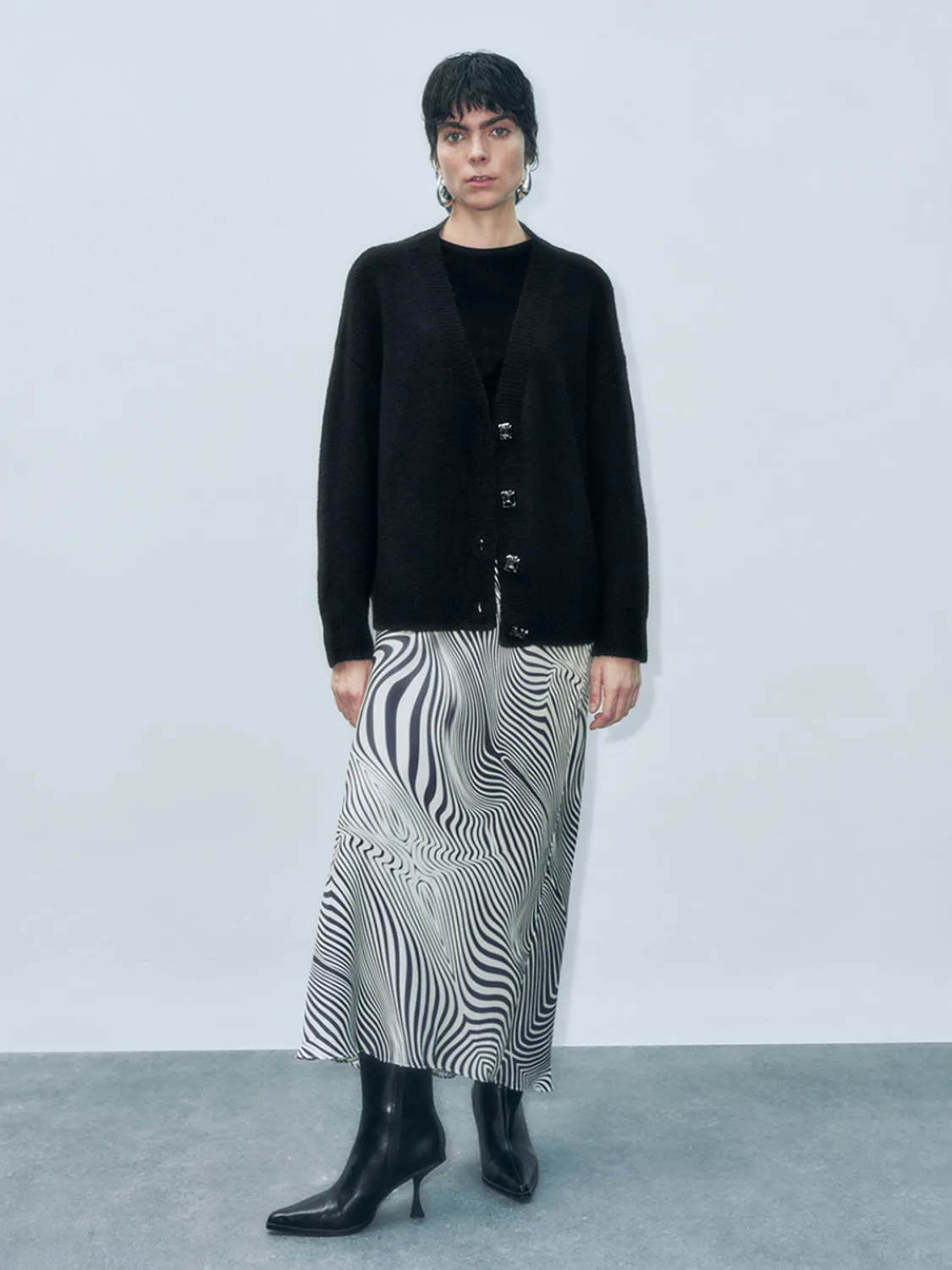 Button Up Knitted Cardigans sold by Urban Revivo product image thumbnail 4