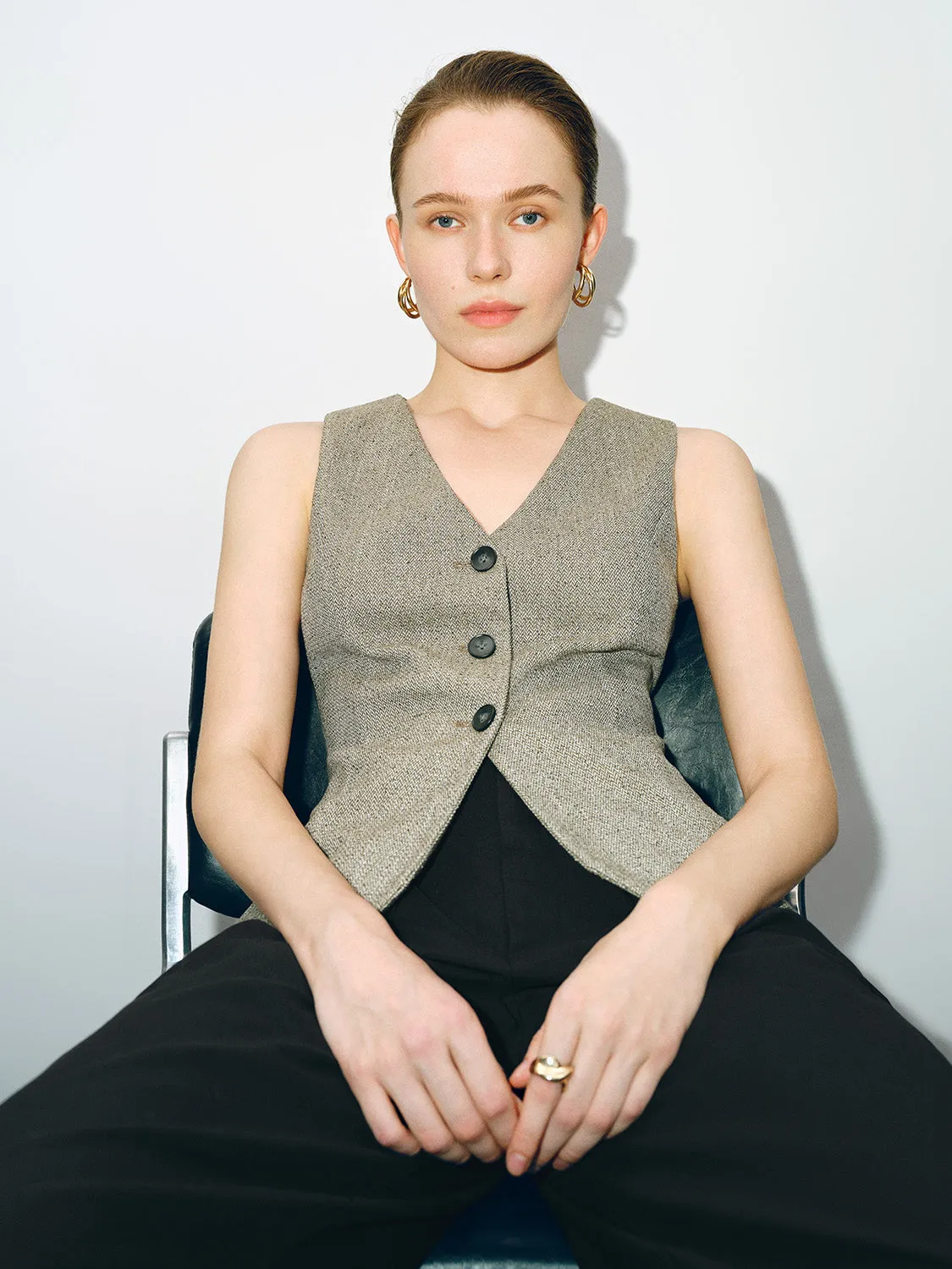 V-Neck Skater Vest sold by Urban Revivo product image thumbnail 2