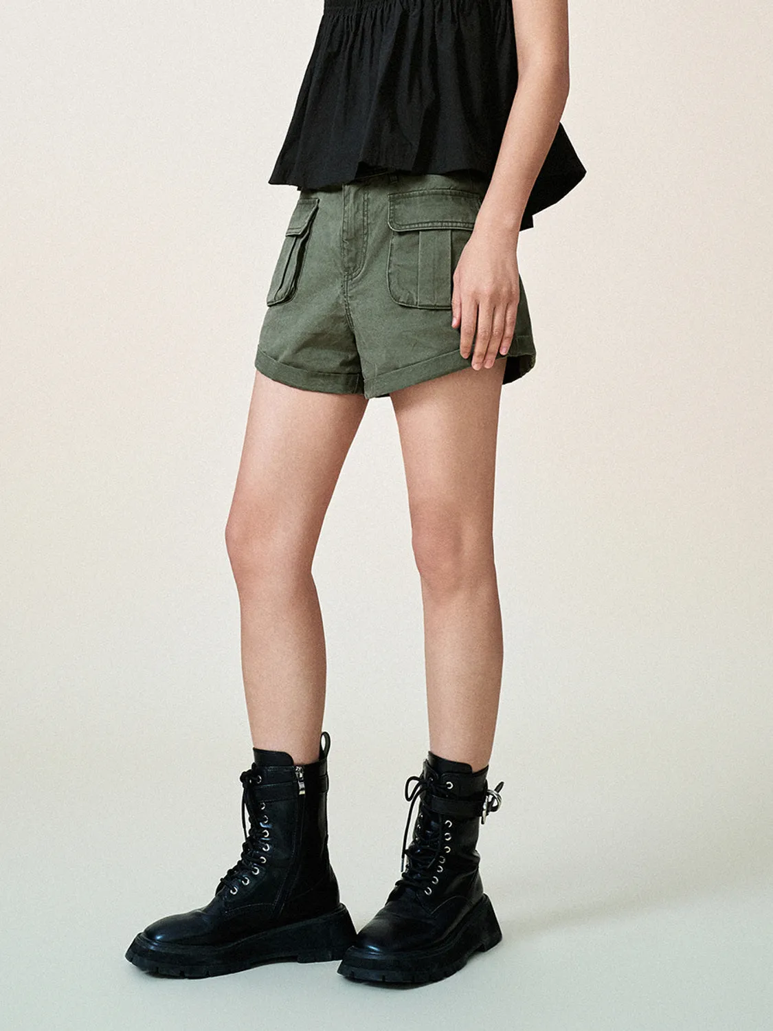 Multi Pocket Loose Shorts sold by Urban Revivo product image thumbnail 4