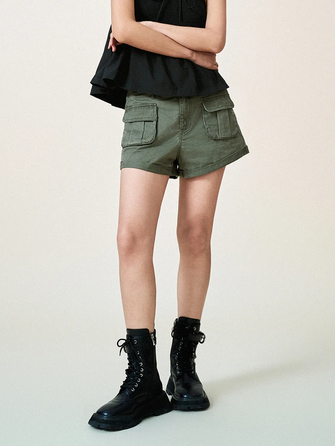 Multi Pocket Loose Shorts sold by Urban Revivo product image thumbnail 2