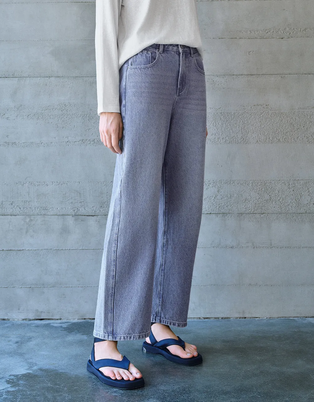 Straight Jeans sold by Urban Revivo product image thumbnail 4