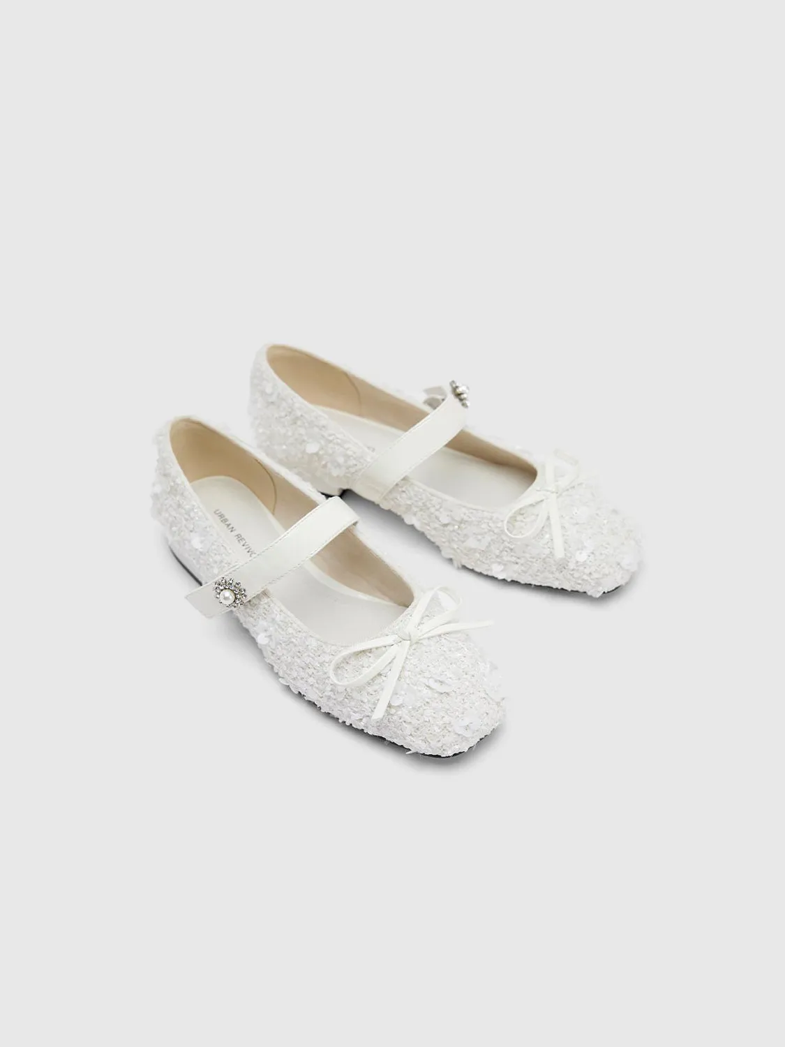 Bow Decor Low-Cut Uppers Pumps sold by Urban Revivo