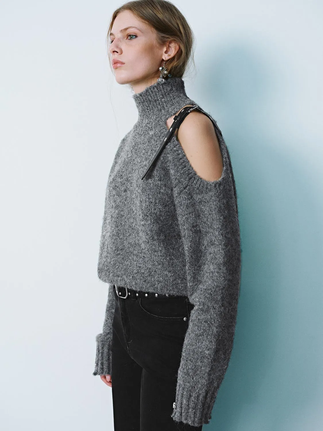 Turtle Neck Off Shoulder Knitted T-Shirts sold by Urban Revivo product image thumbnail 2