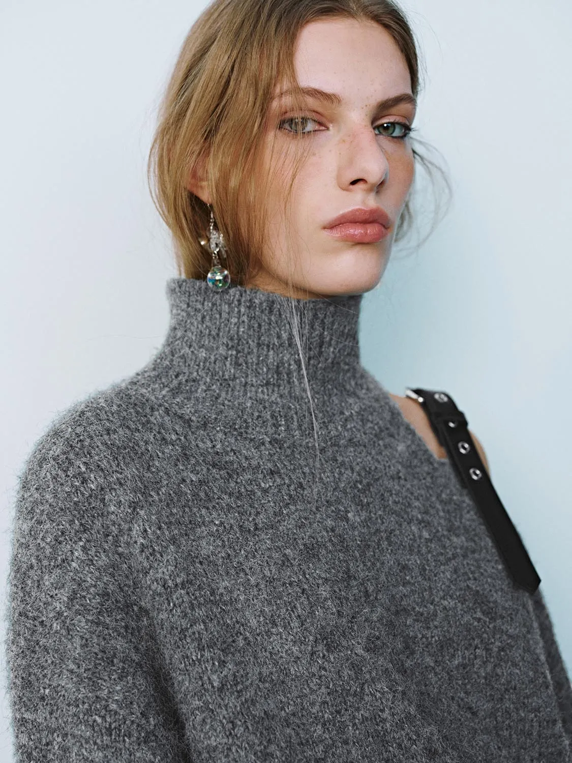 Turtle Neck Off Shoulder Knitted T-Shirts sold by Urban Revivo product image thumbnail 5