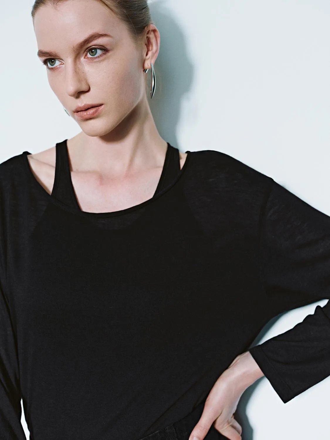 Long Sleeve Crew Neck T-Shirts sold by Urban Revivo product image thumbnail 5