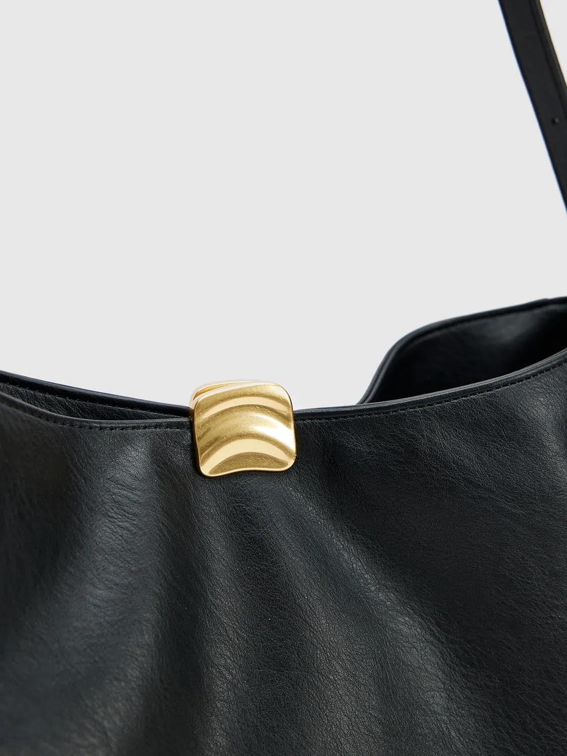 Large Vegan Leather Shoulder Bags sold by Urban Revivo product image thumbnail 4