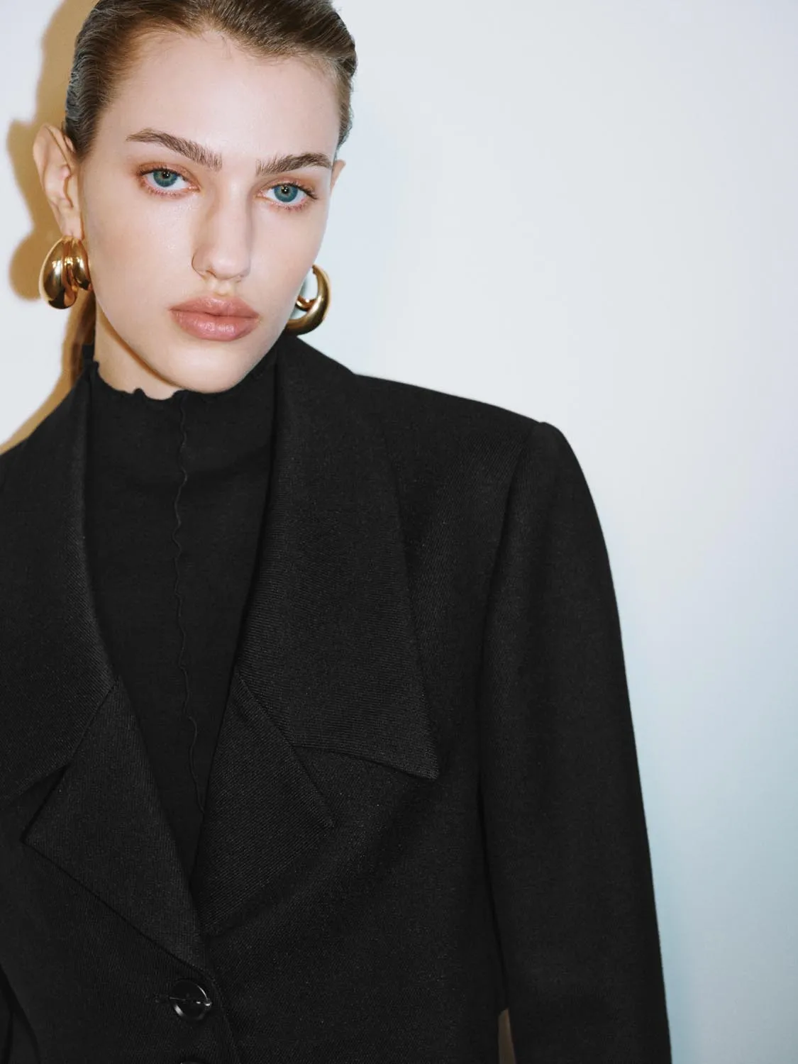 Thick Cropped Blazers sold by Urban Revivo product image thumbnail 3