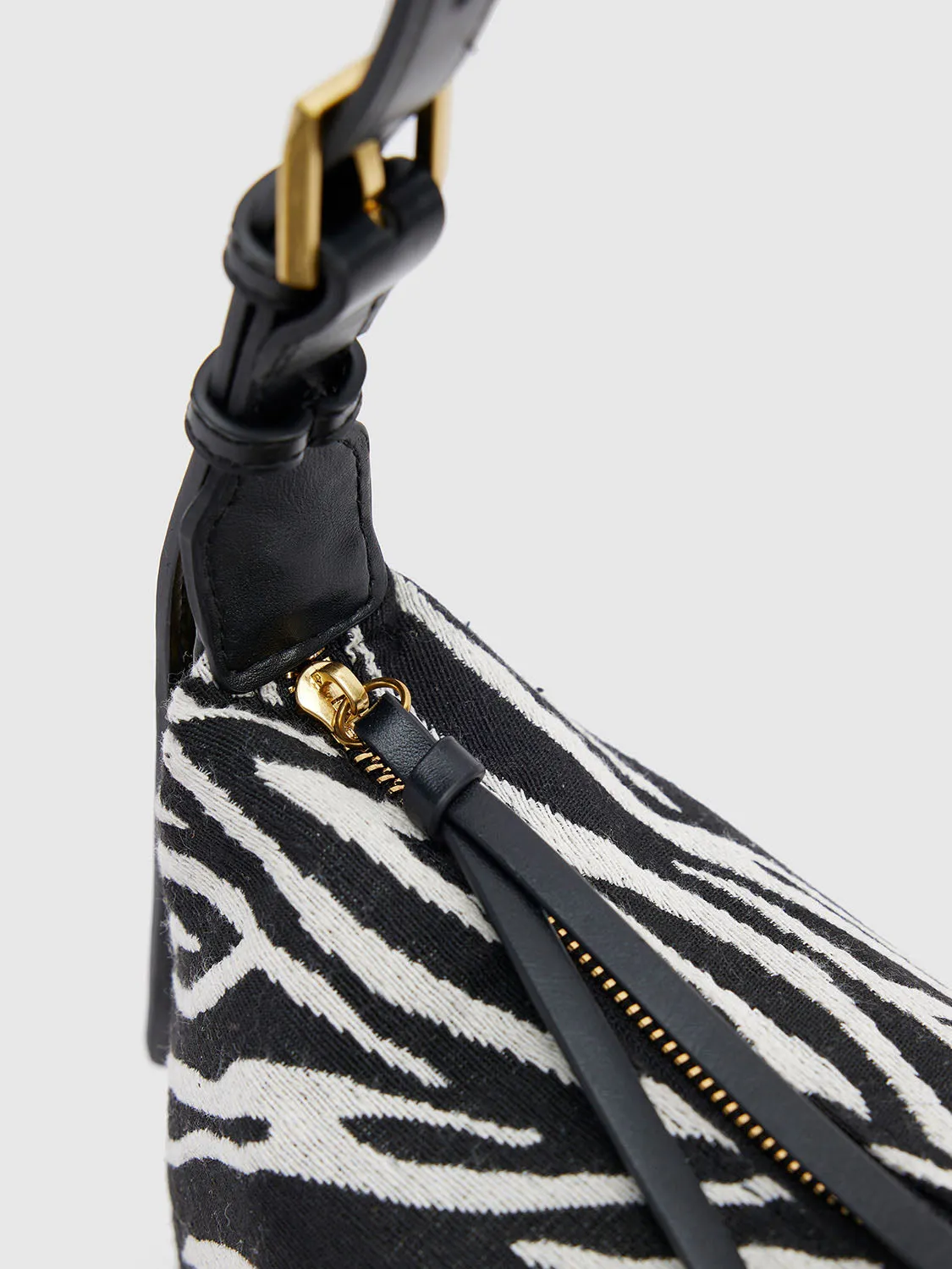 Zebra Printed Shoulder Bags sold by Urban Revivo product image thumbnail 5