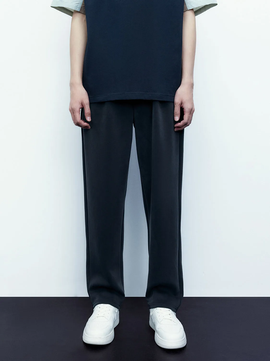 Loose Straight Pants sold by Urban Revivo product image thumbnail 2