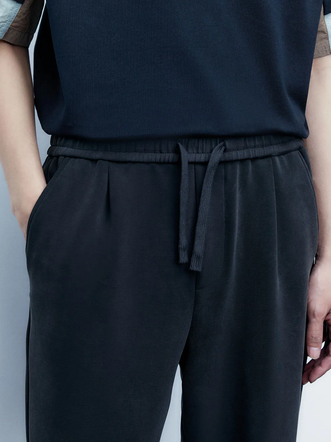 Loose Straight Pants sold by Urban Revivo product image thumbnail 4