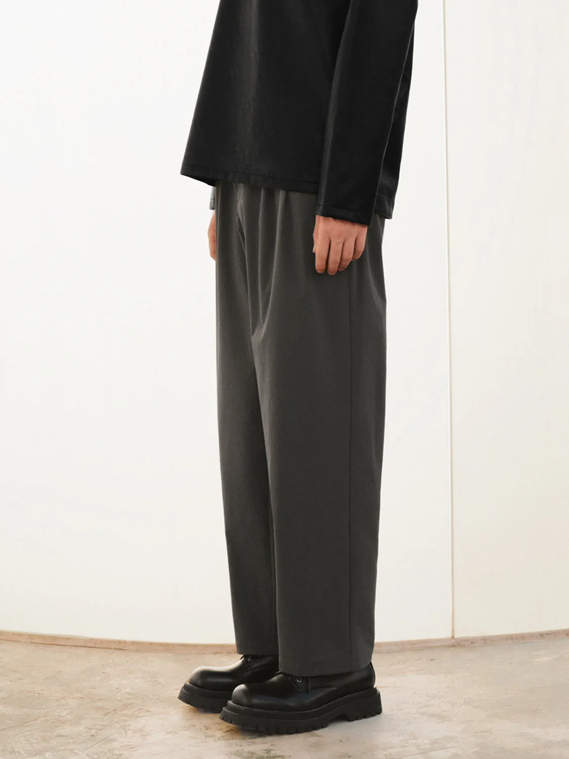 Loose Straight Pants sold by Urban Revivo product image thumbnail 4