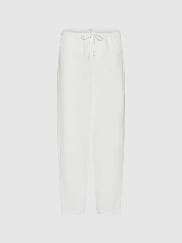 Carrot Fit Pants sold by Urban Revivo