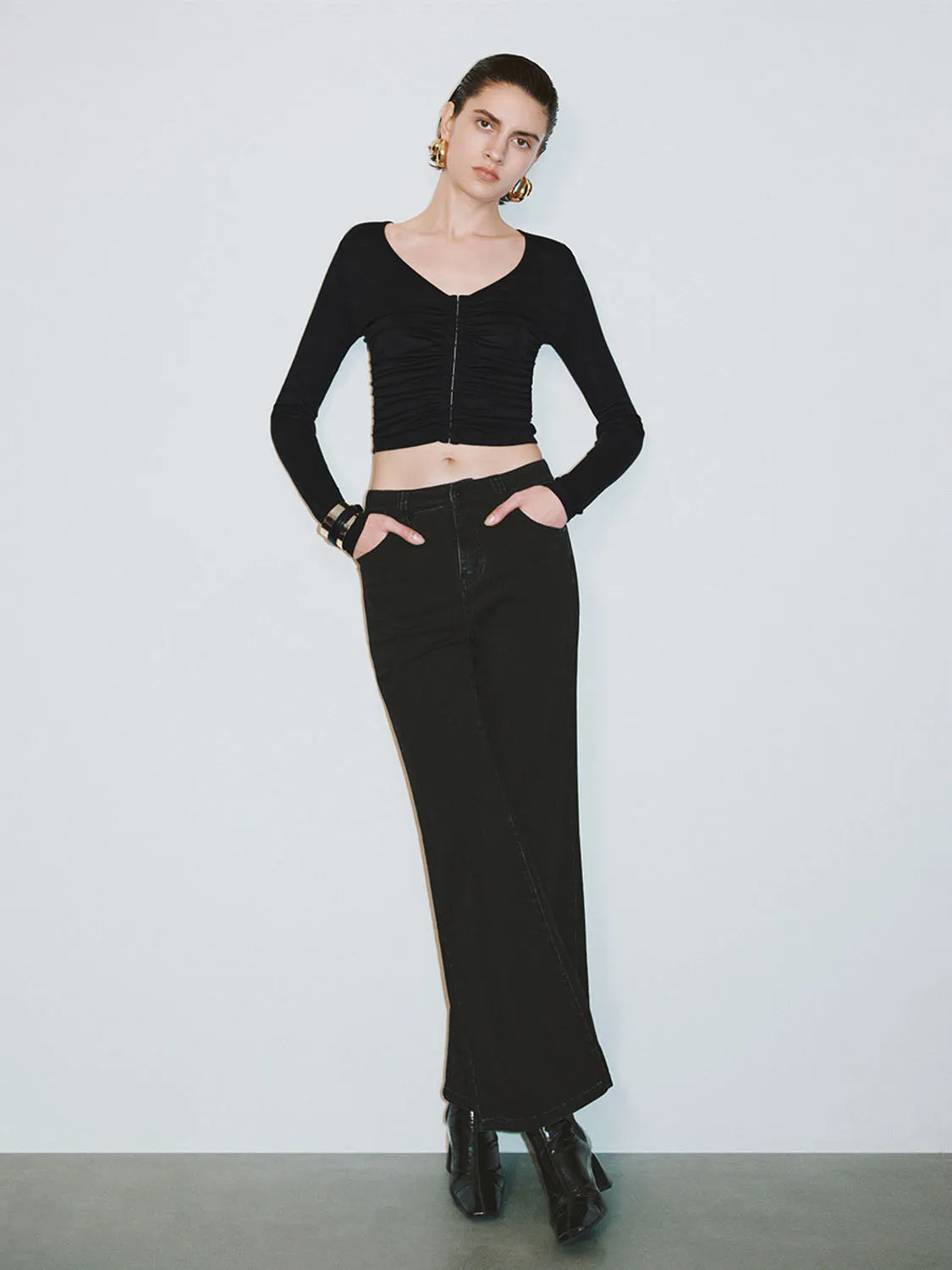 V-Neck Skinny T-Shirts sold by Urban Revivo product image thumbnail 4