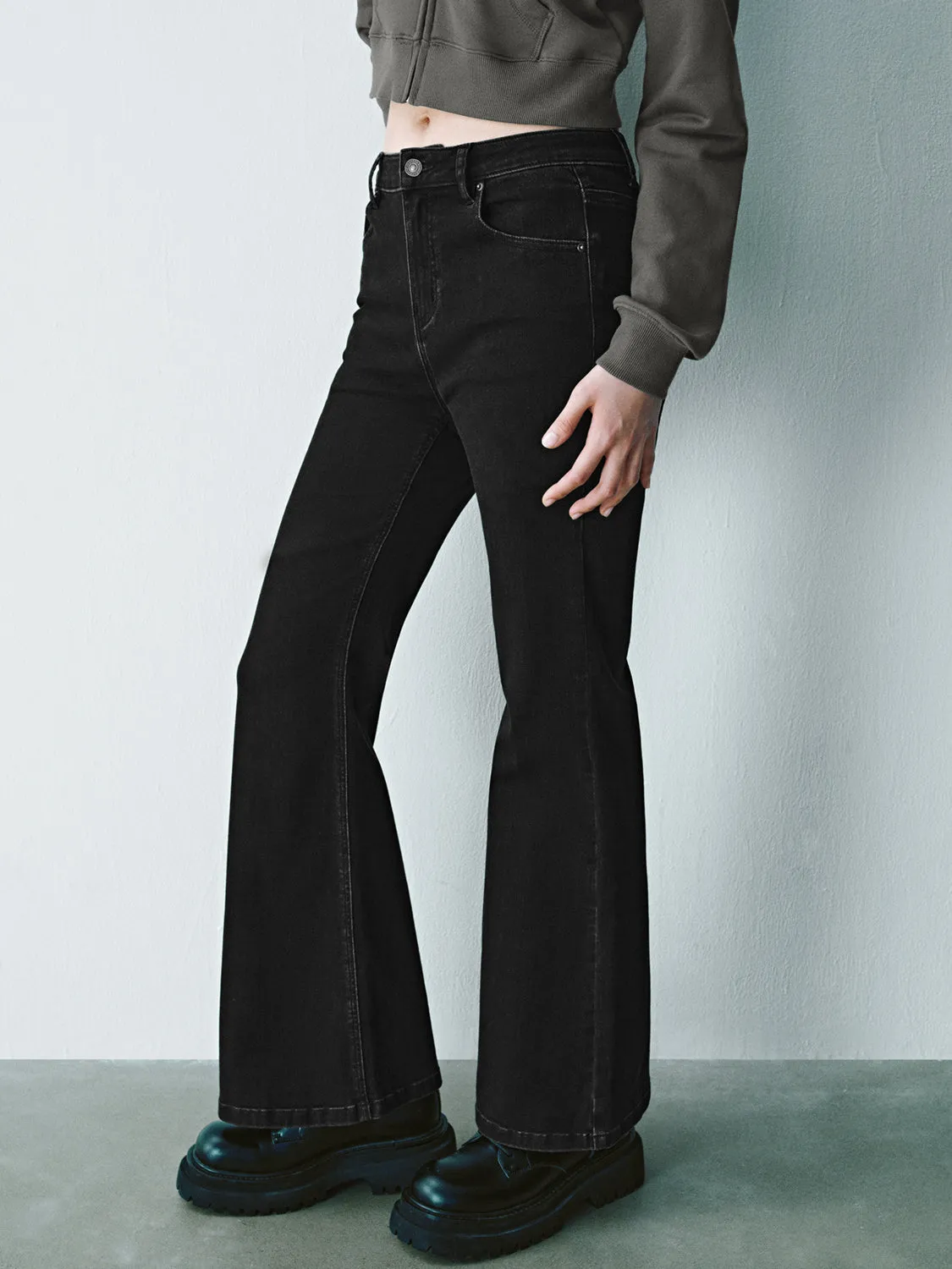 Skinny Denim Flared Jeans sold by Urban Revivo product image thumbnail 3