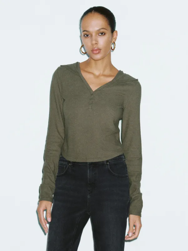 V-Neck Skinny T-Shirts sold by Urban Revivo