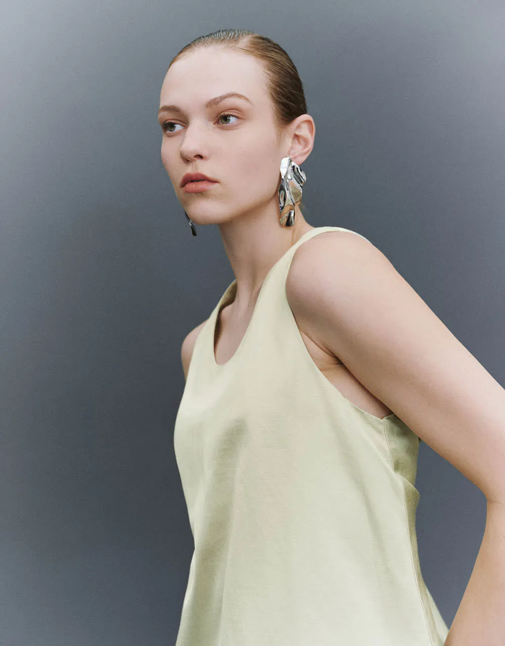 Sleeveless U Neck Overhead Shirt sold by Urban Revivo product image thumbnail 3