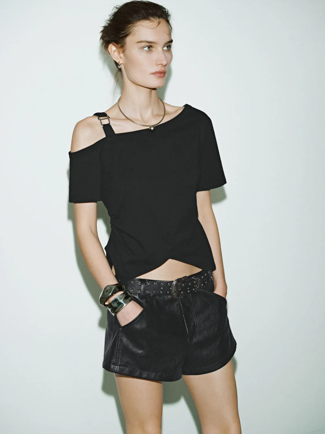 One Shoulder Regular T-Shirts sold by Urban Revivo product image thumbnail 2