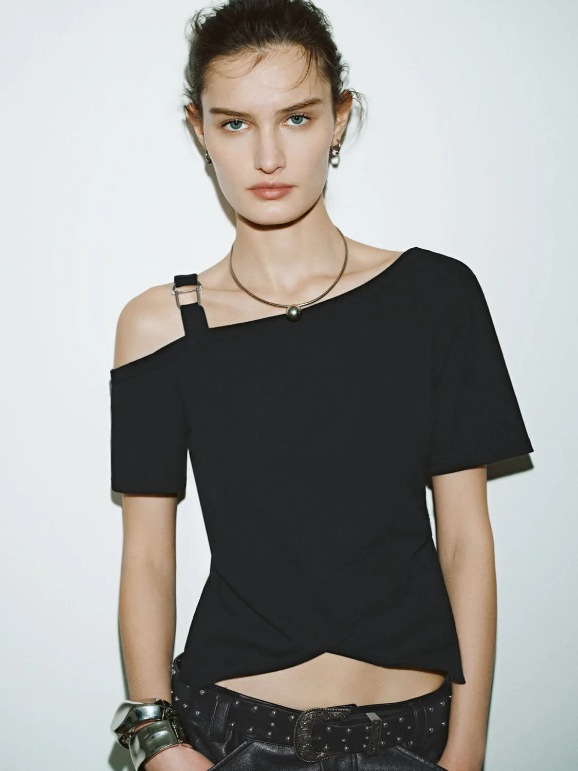 One Shoulder Regular T-Shirts sold by Urban Revivo product image thumbnail 4