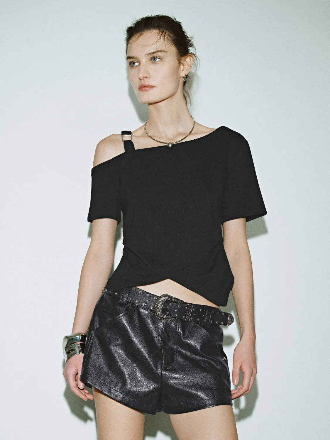 One Shoulder Regular T-Shirts sold by Urban Revivo