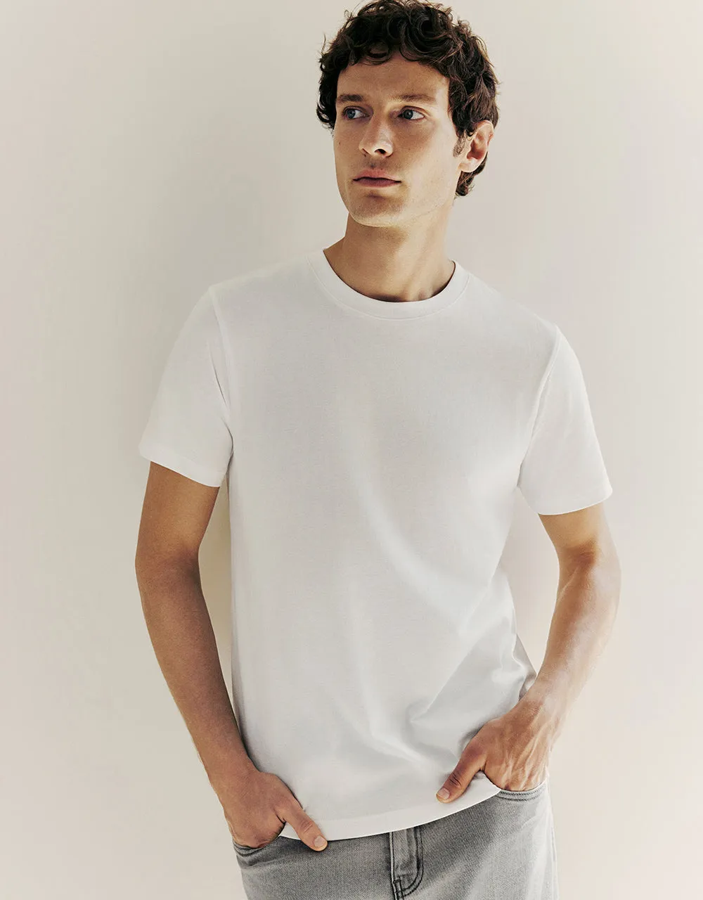 Basic Crew Neck T-Shirt sold by Urban Revivo product image thumbnail 2