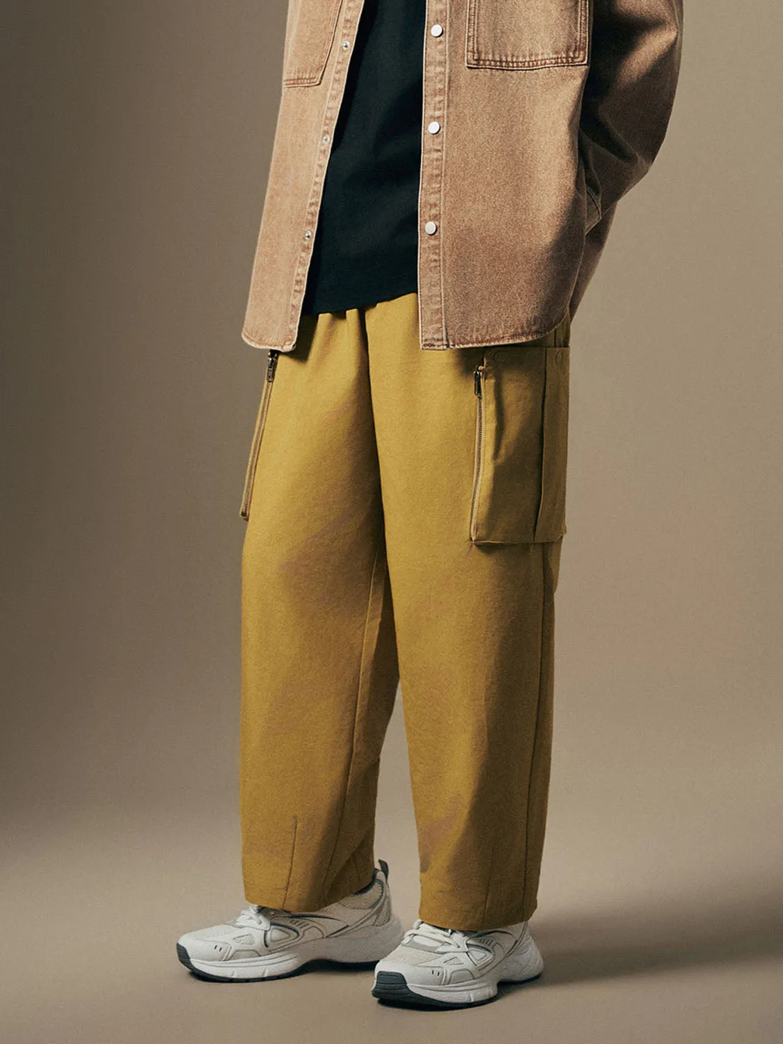 Woven Carrot Fit Pants sold by Urban Revivo product image thumbnail 4