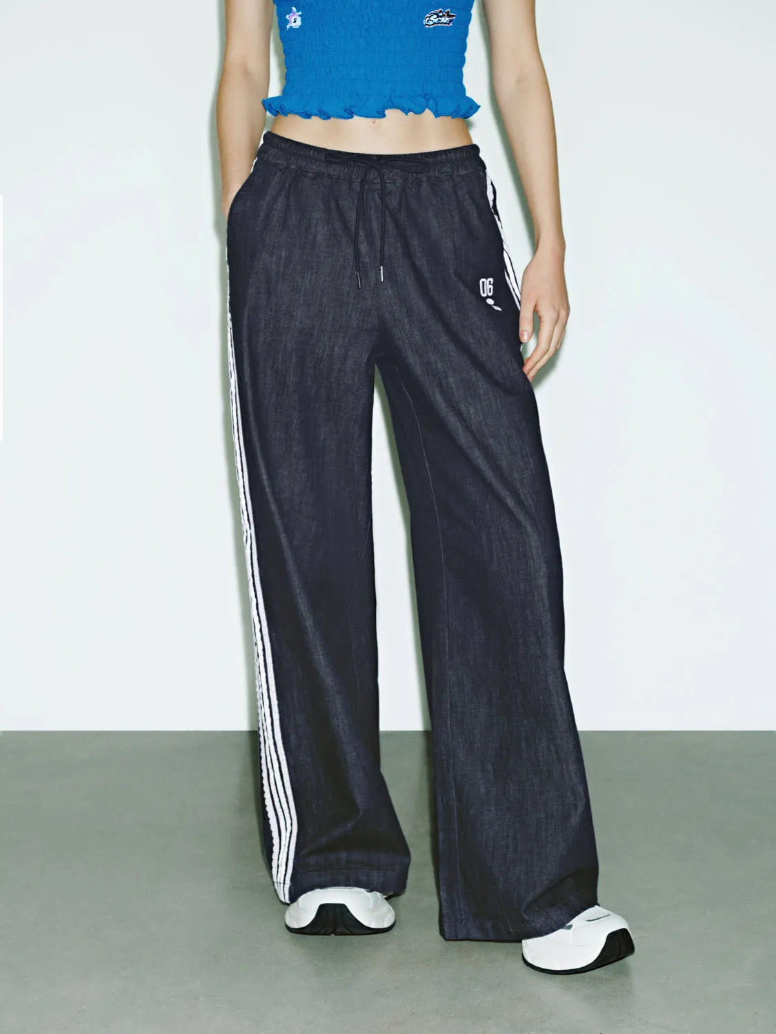 Elastic Denim Jeans sold by Urban Revivo product image thumbnail 2