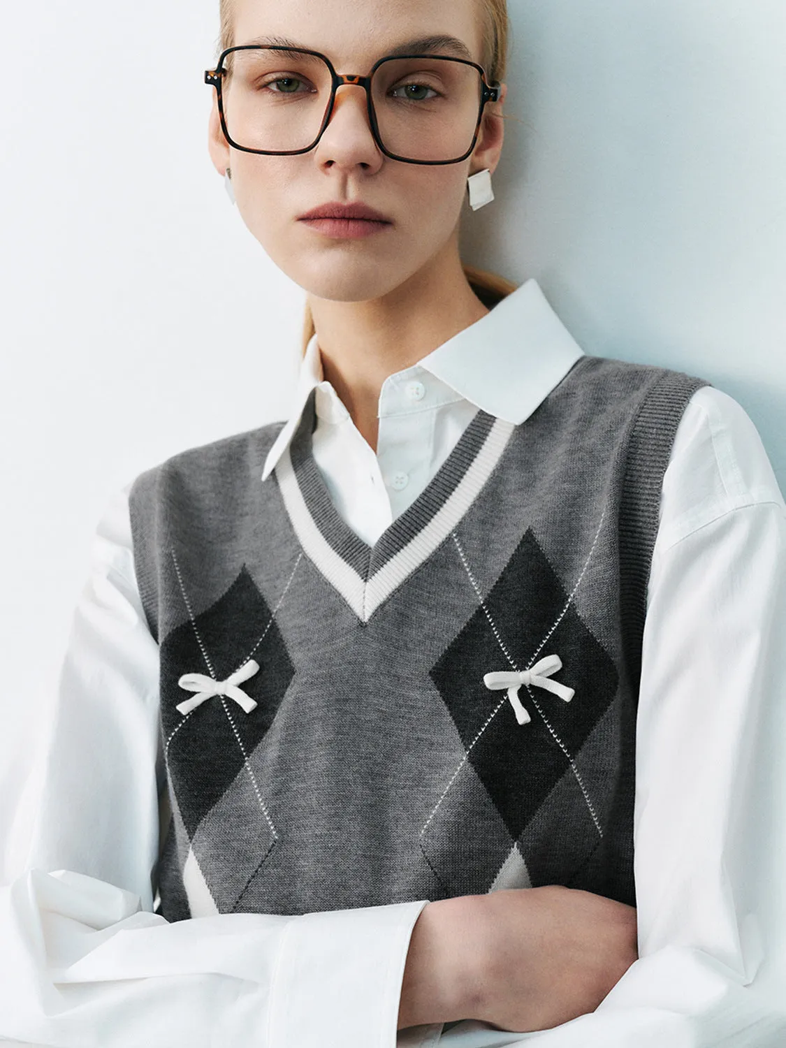 V-Neck Knitted Vests sold by Urban Revivo product image thumbnail 3