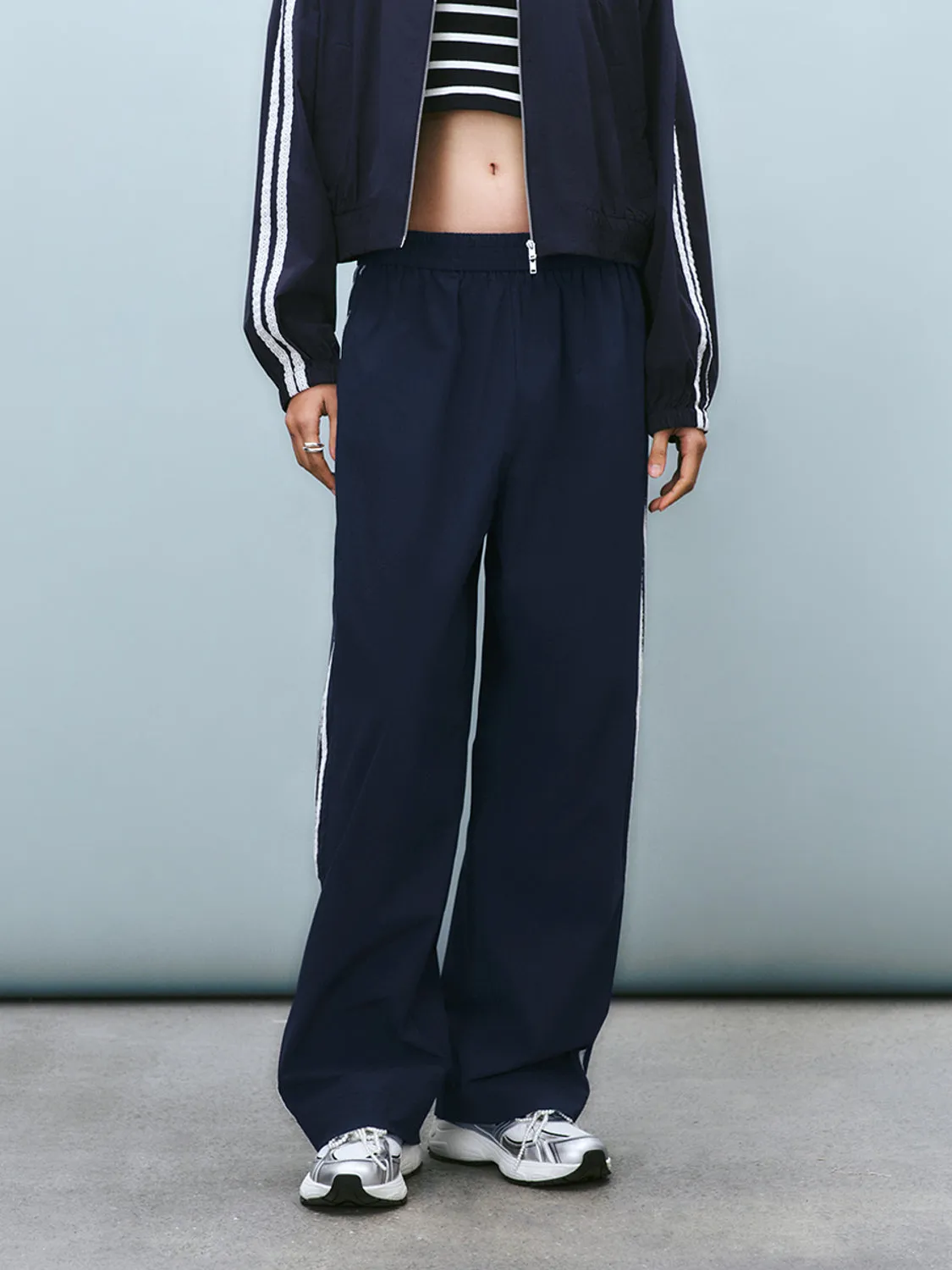 Oversized Carrot Fit Pants sold by Urban Revivo product image thumbnail 2