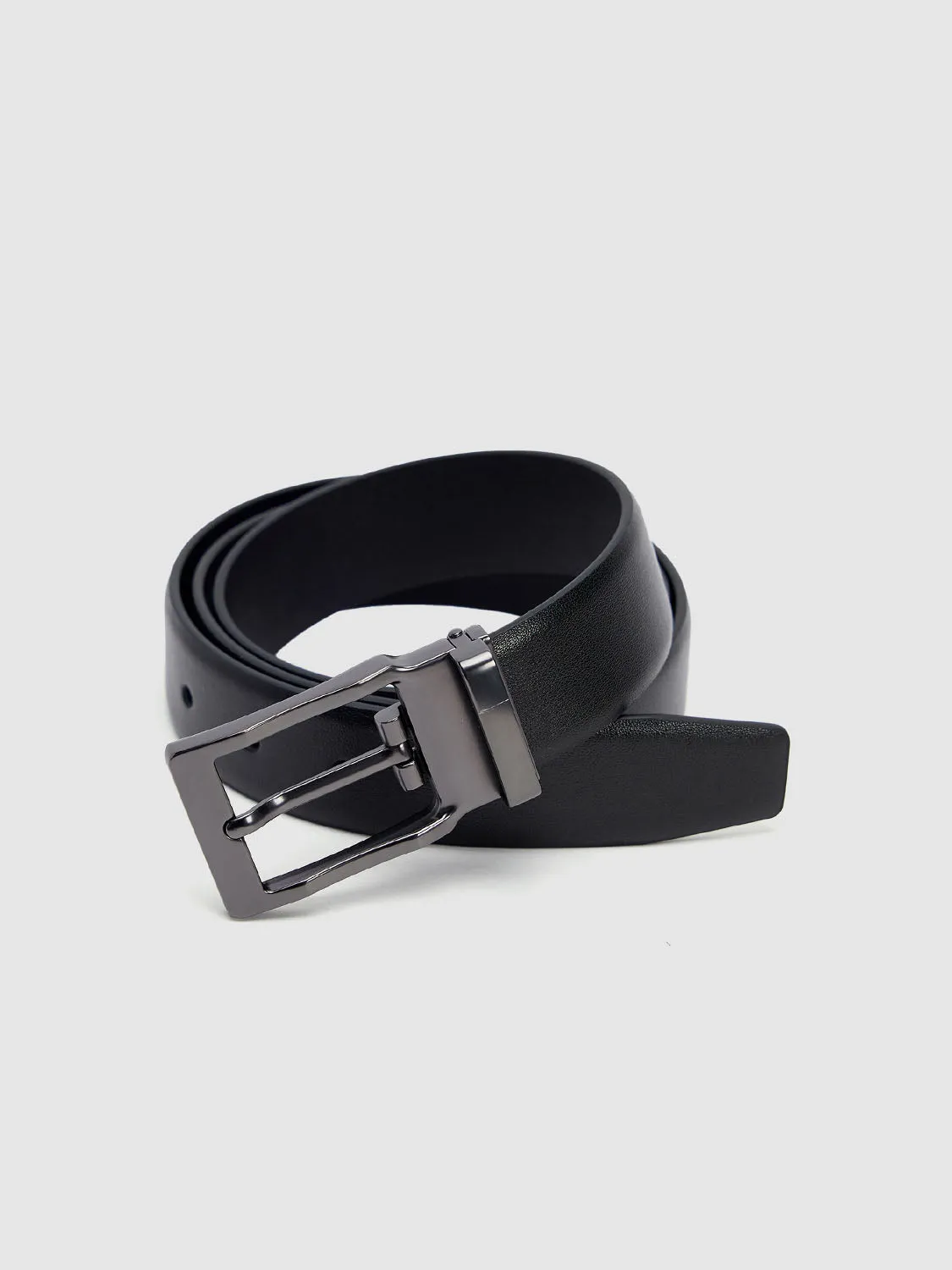 Belts sold by Urban Revivo