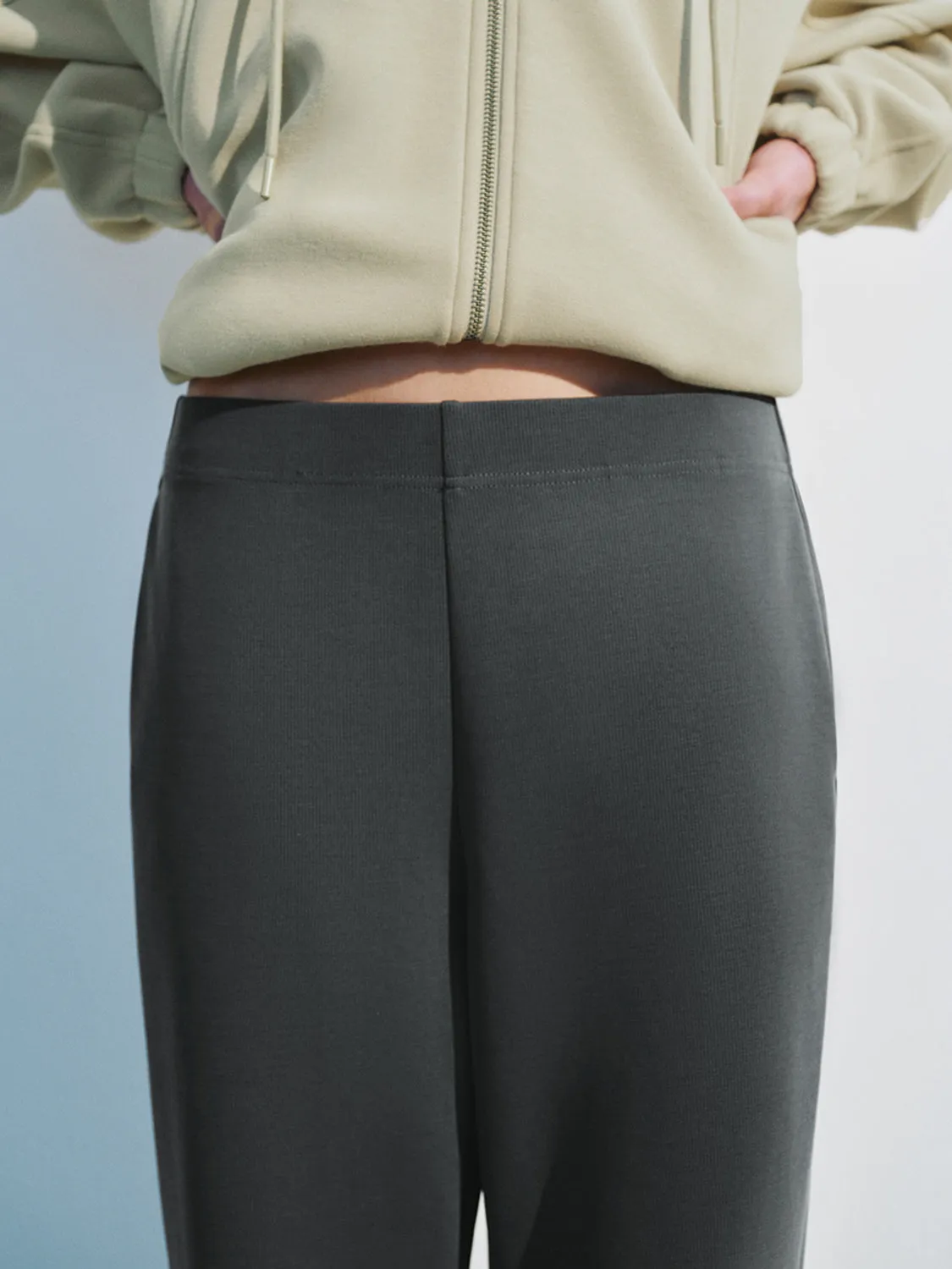 Regular Flare Pants sold by Urban Revivo product image thumbnail 4