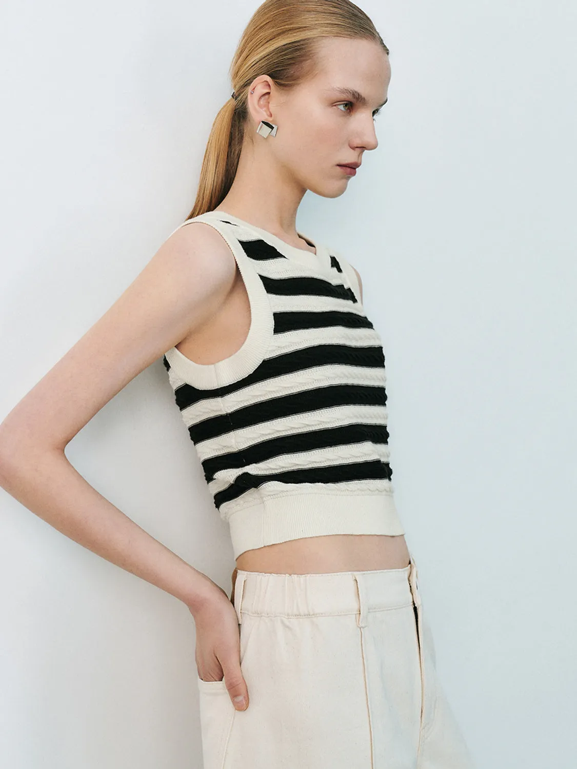 Knitted Vests sold by Urban Revivo product image thumbnail 5